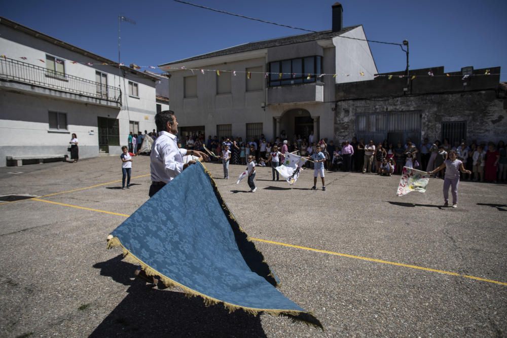 Baile de la bandera de Almeida de Sayago