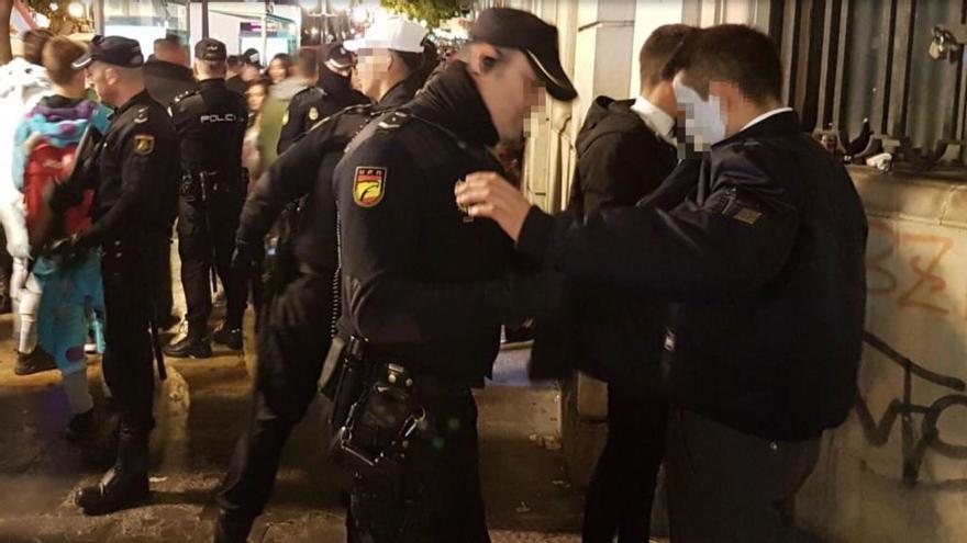 Más de 50 denuncias en una operación de la Policía Nacional con agentes disfrazados en el Carnaval de Alicante
