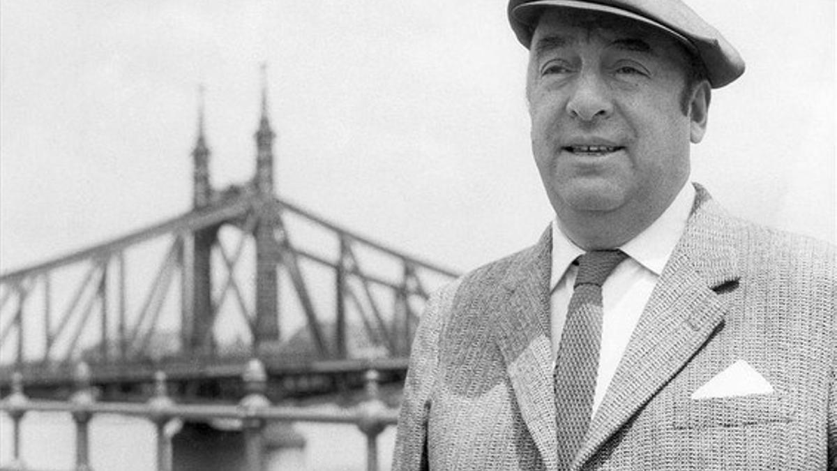 El poeta chileno Pablo Neruda, en Budapest en mayo de 1956.