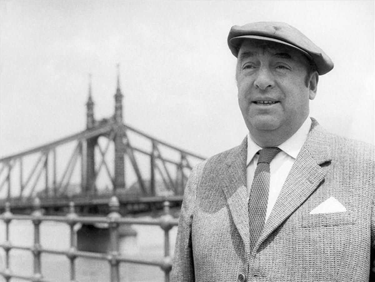 El poeta xilè Pablo Neruda, a Budapest el maig del 1956.