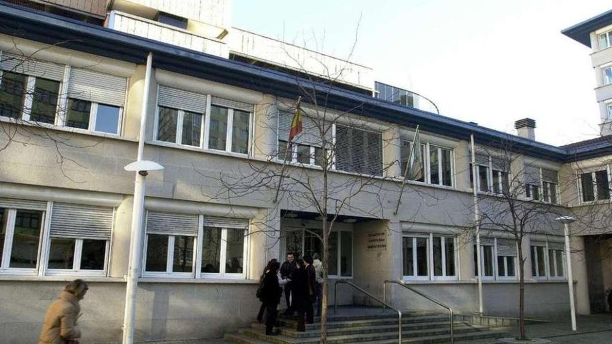 Una de las entradas de la Audiencia Provincial de A Coruña.