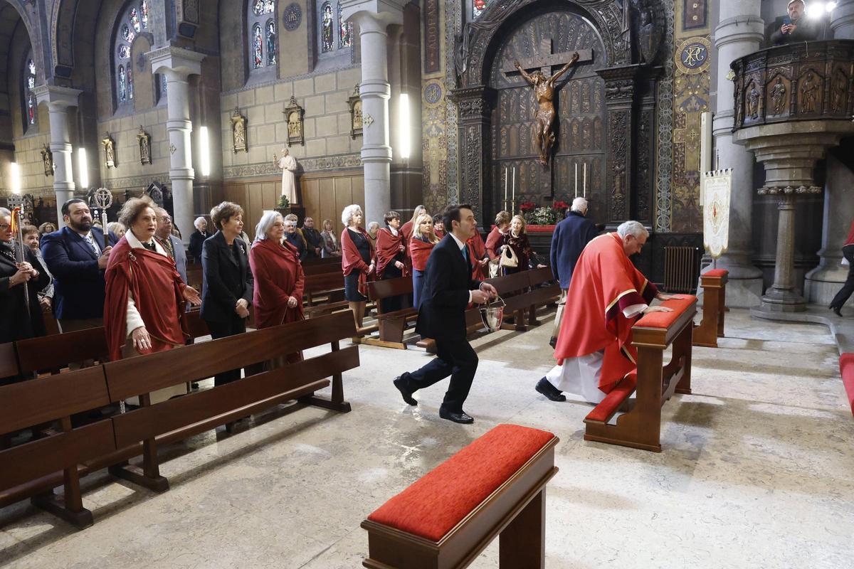La misa en la basílica de Gijón en honor de Santa Águeda, en imágenes