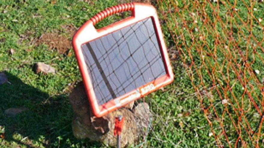 Energizador fotovoltaico para electrificar la malla o los cables. | Miteco