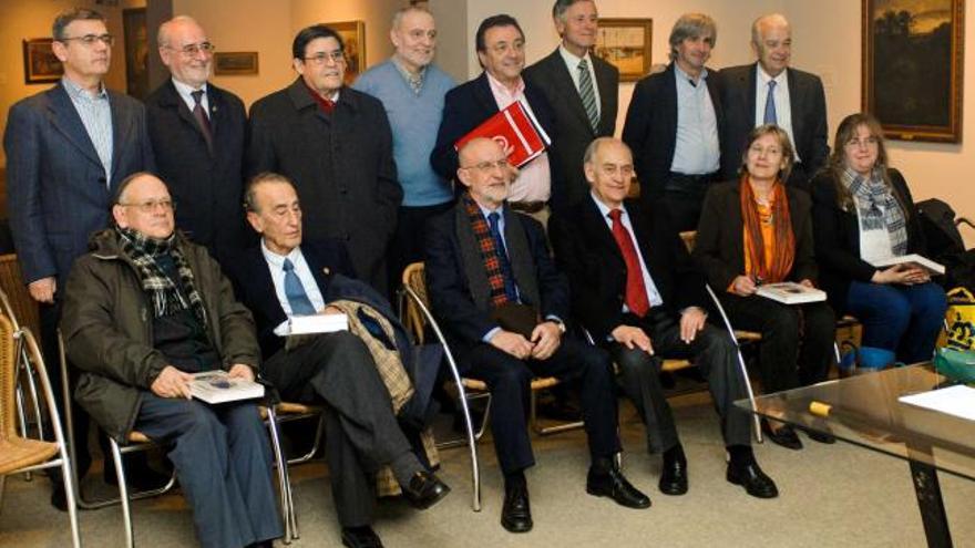 Miembros del patronato de la Fundación Foro Jovellanos del Principado de Asturias, tras la elección de Plans.