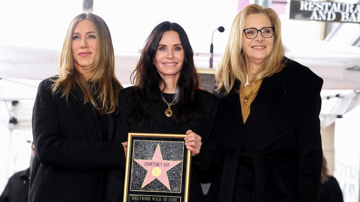 Courteney Cox descobreix la seva estrella del passeig de la Fama envoltada dels seus ‘Friends’