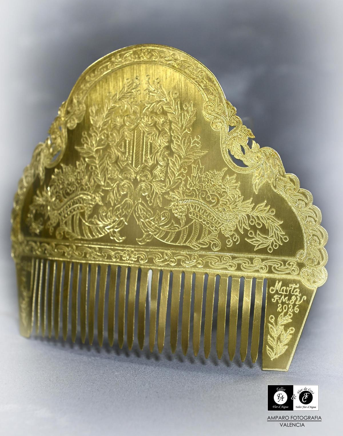 La peineta, inspirada en el Mercado de Abastos, del que Marta es vecina