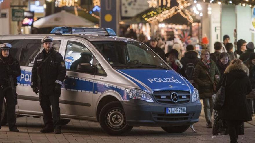 Ambient al mercat nadalenc de Berlín poc després de l&#039;atemptat.