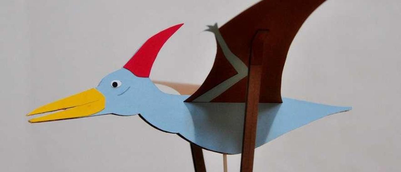 Modelo de títere de pterosaurio del taller de Vega de Poja.