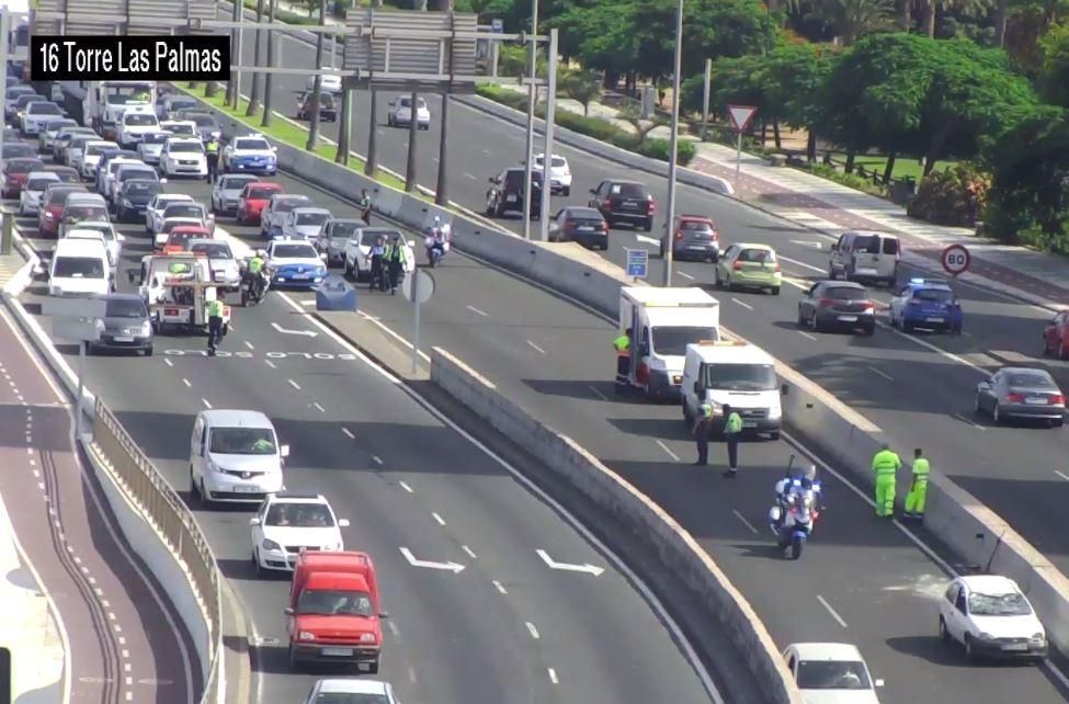 Dos vuelcos bloquean la Avenida Marítima