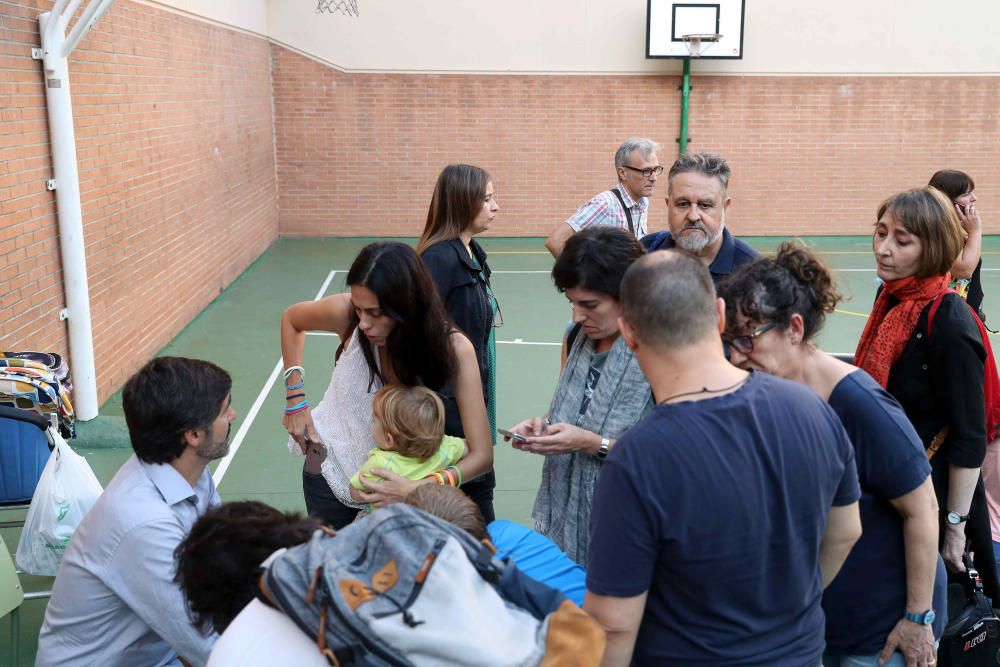 Padres independentistas ocupan colegios junto a su hijos