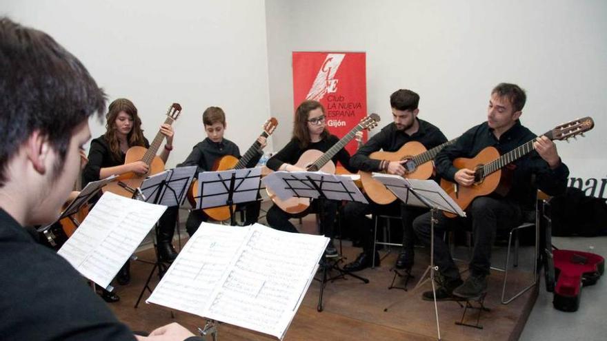 Alumnos del Conservatorio muestran sus dotes con la guitarra