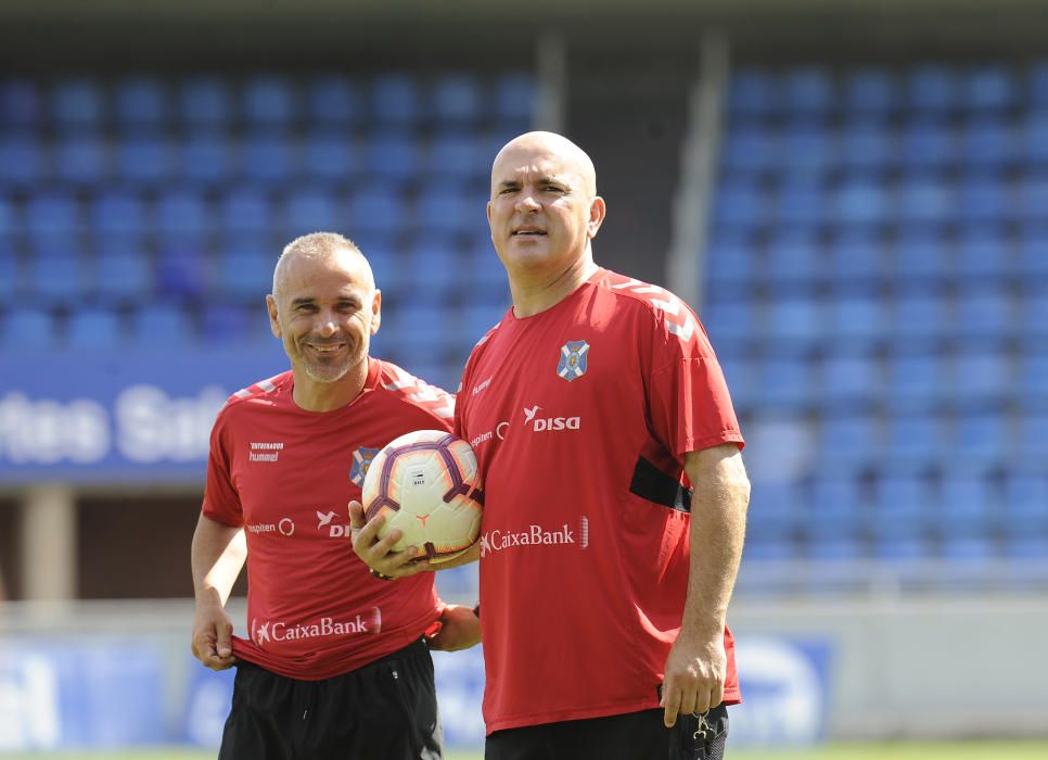 El técnico gallego sustituye en el banquillo a Juan Antonio Anquela.