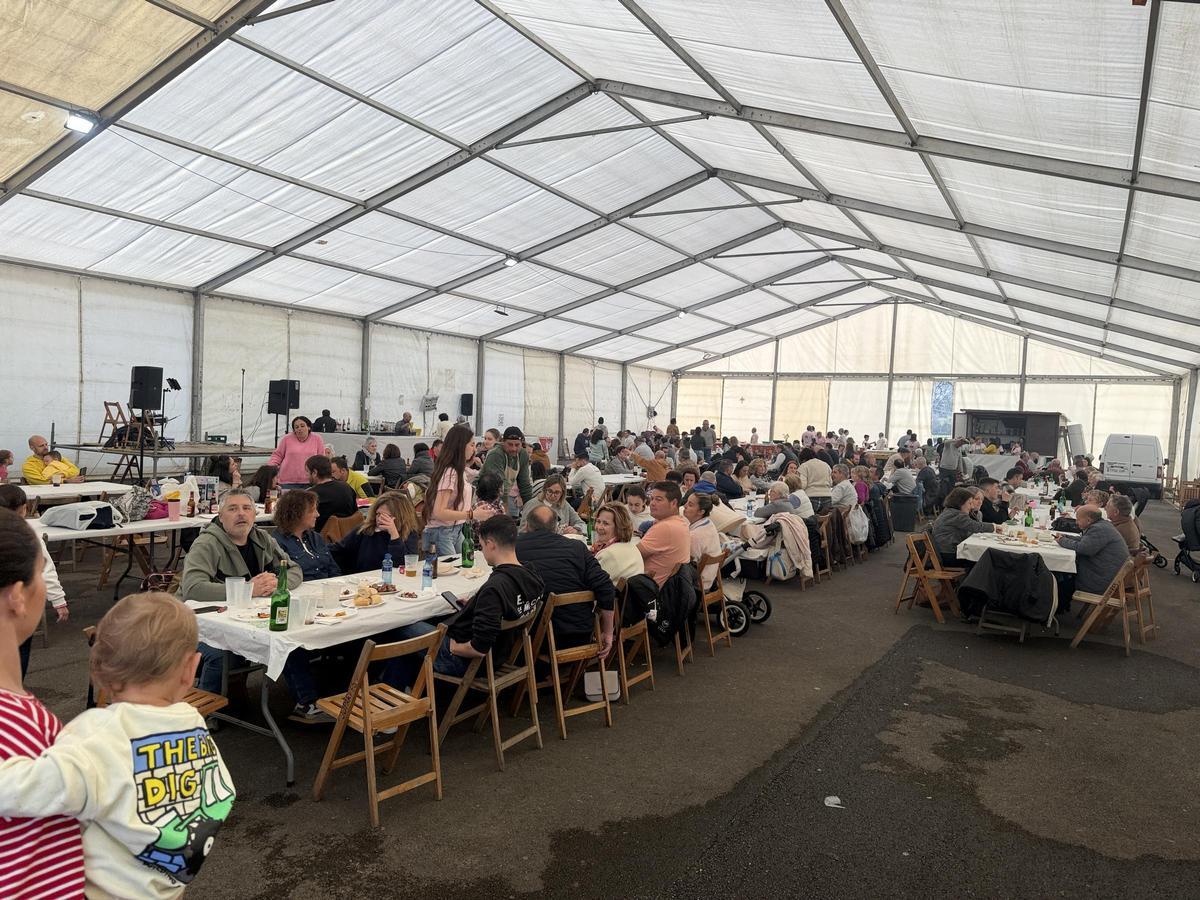 La comida del pasadom domingo en la XIII edición del "San Martín del Gochu".