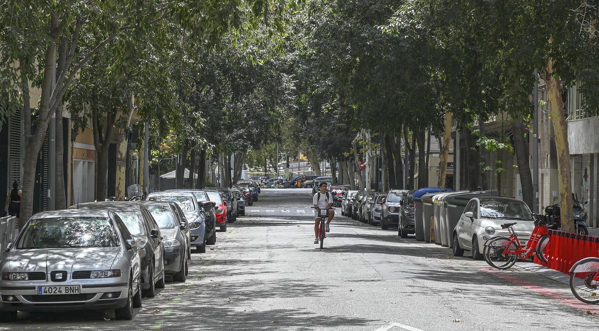 La pacificació d’un petit carrer de Barcelona fulmina un reducte d’aparcaments La pacificació d’un petit carrer de Barcelona fulmina un reducte d’aparcaments