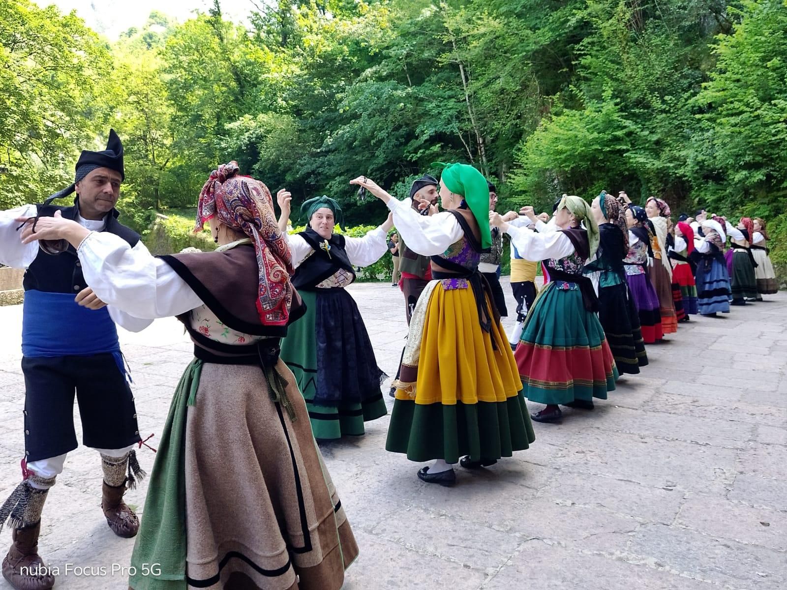 Visita a Covadonga del grupo Trasgu, de Oviedo
