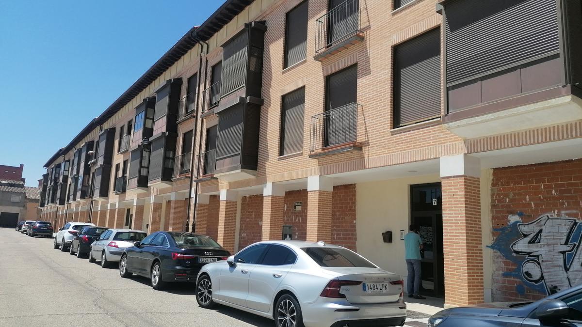 Bloque de pisos situado en la calle Cortes de Toro en el que tuvo lugar el robo