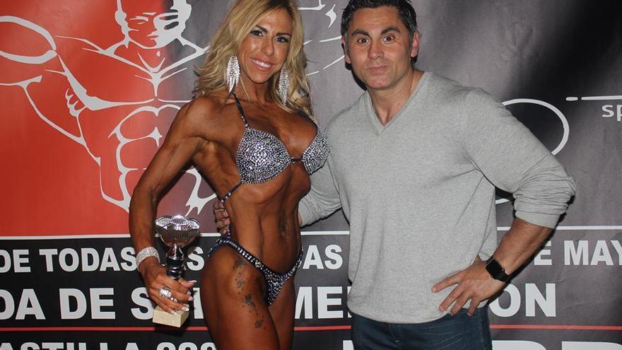 Laura Verdes, junto a Arturo Castañeda, bicampeón del mundo de culturismo. // Lauraverdesbodyfitne