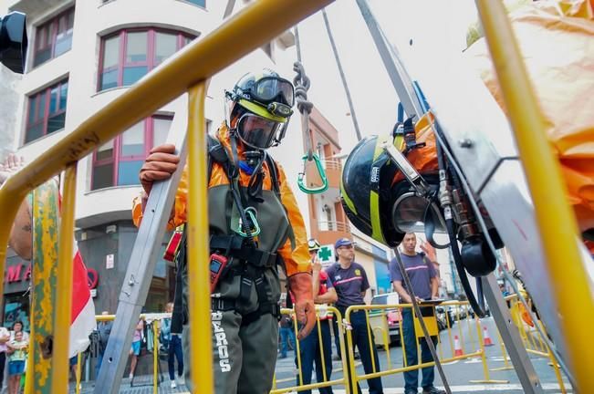 Efectivos de los Bomberos de Las Palmas de Gran ...