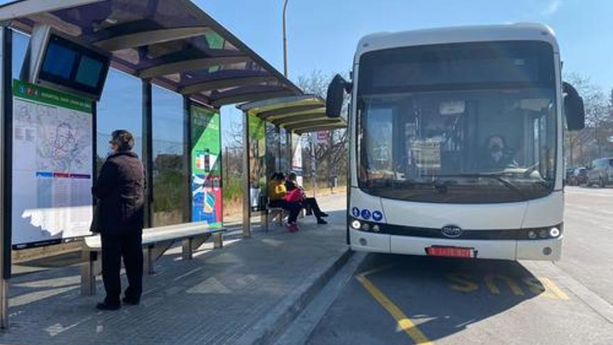 Un dels autobusos elèctrics que es van utilitzar per fer proves als carrers de Manresa