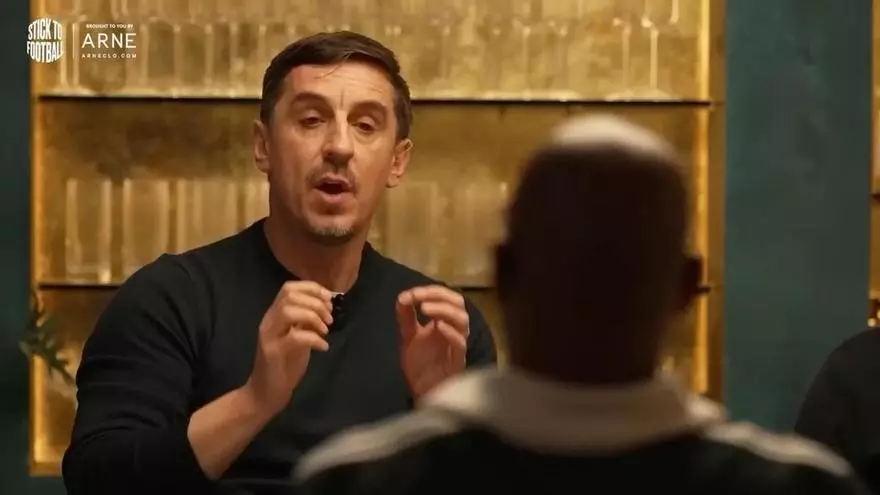 Neville debate si Carrick debería seguir como entrenador del Manchester United