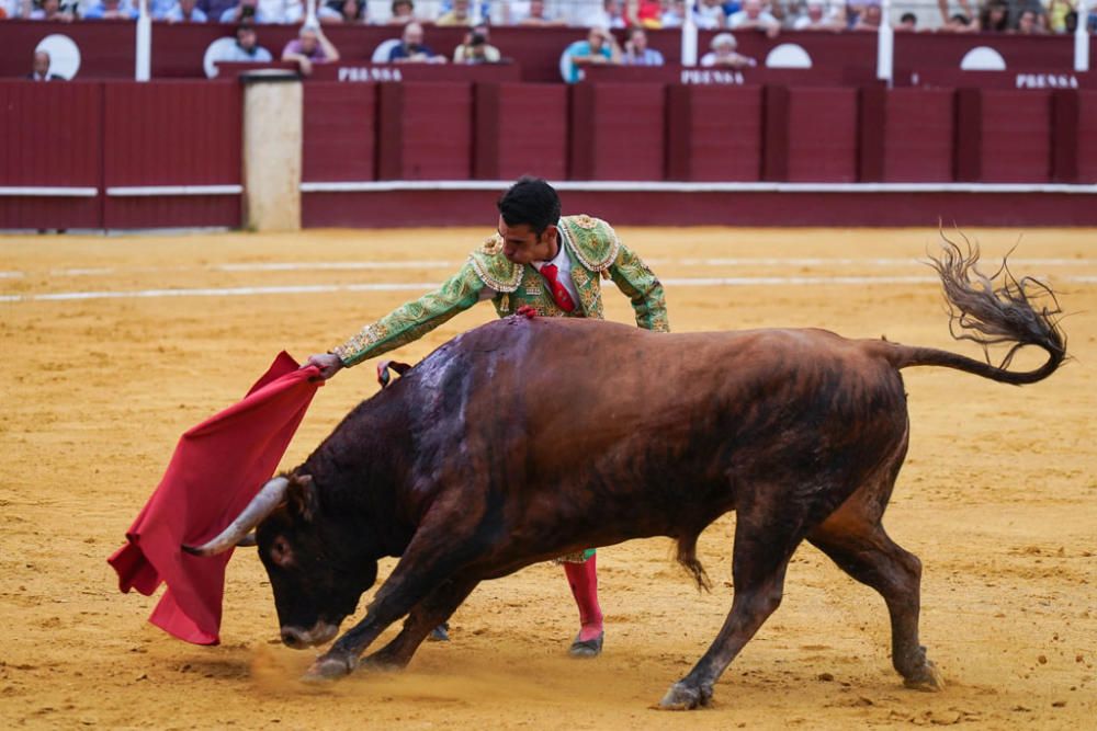 En la última cita taurina de esta feria en la plaza de toros de La Malagueta, se lidiaron toros de Gabriel Rojas. El cartel lo formaron Santana Claros, Juan Carlos Benítez y Miguel Aguilar.