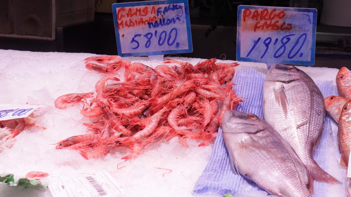 COMPRAS NAVIDEÑAS EN EL MERCADO DEL OLIVAR. MANU MIELNIEZUK