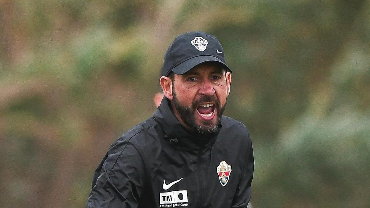 Pablo Machín está aportando mucha intensidad a los entrenamientos del Elche