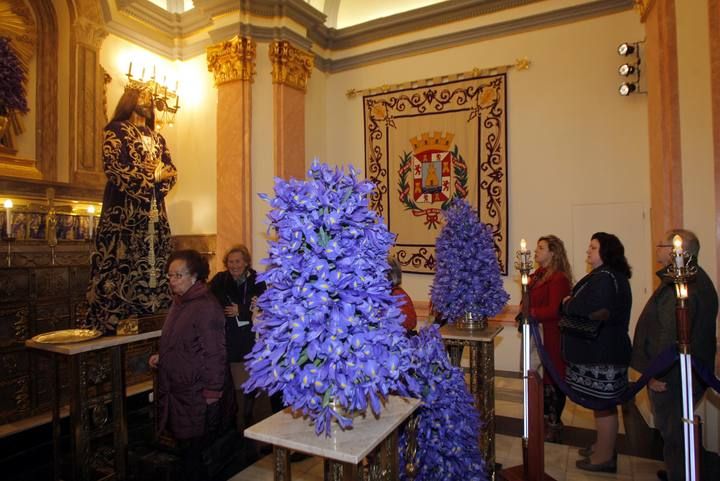 Besapie del Cristo de Medinaceli en Cartagena