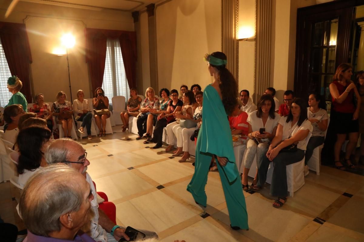 Desfile de Higinio Mateu en el Casino Antiguo