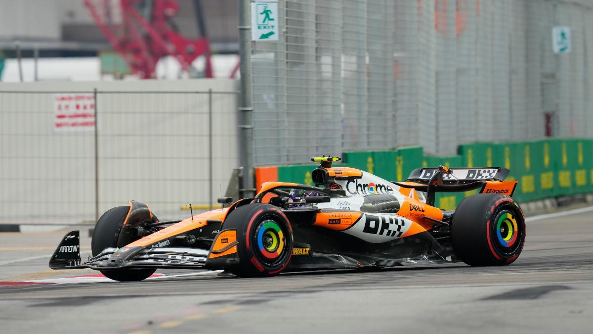 Norris, al volante del McLaren en Singapur