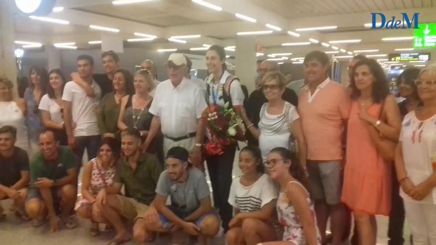 Recibimiento a Alba Torrens, campeona de Europa de baloncesto, en el aeropuerto de Palma