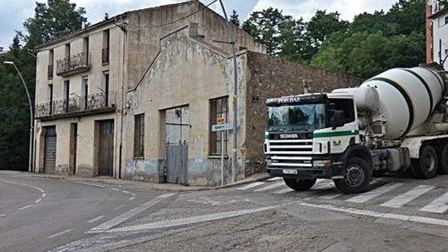 Accés a la carretera d&#039;Ogassa, Sant Joan de les Abadesses.