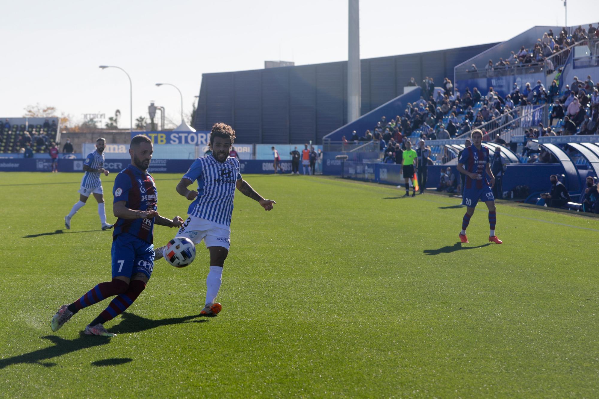 El Poblense logra su primera victoria a costa del Atlético Baleares