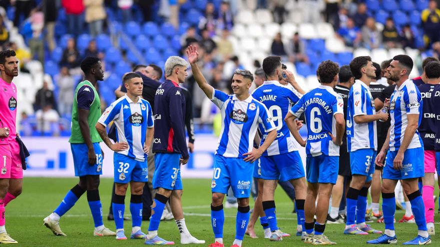 El Dépor cae goleado (0-4) por el Elche para cerrar la temporada 2025-25 en Riazor