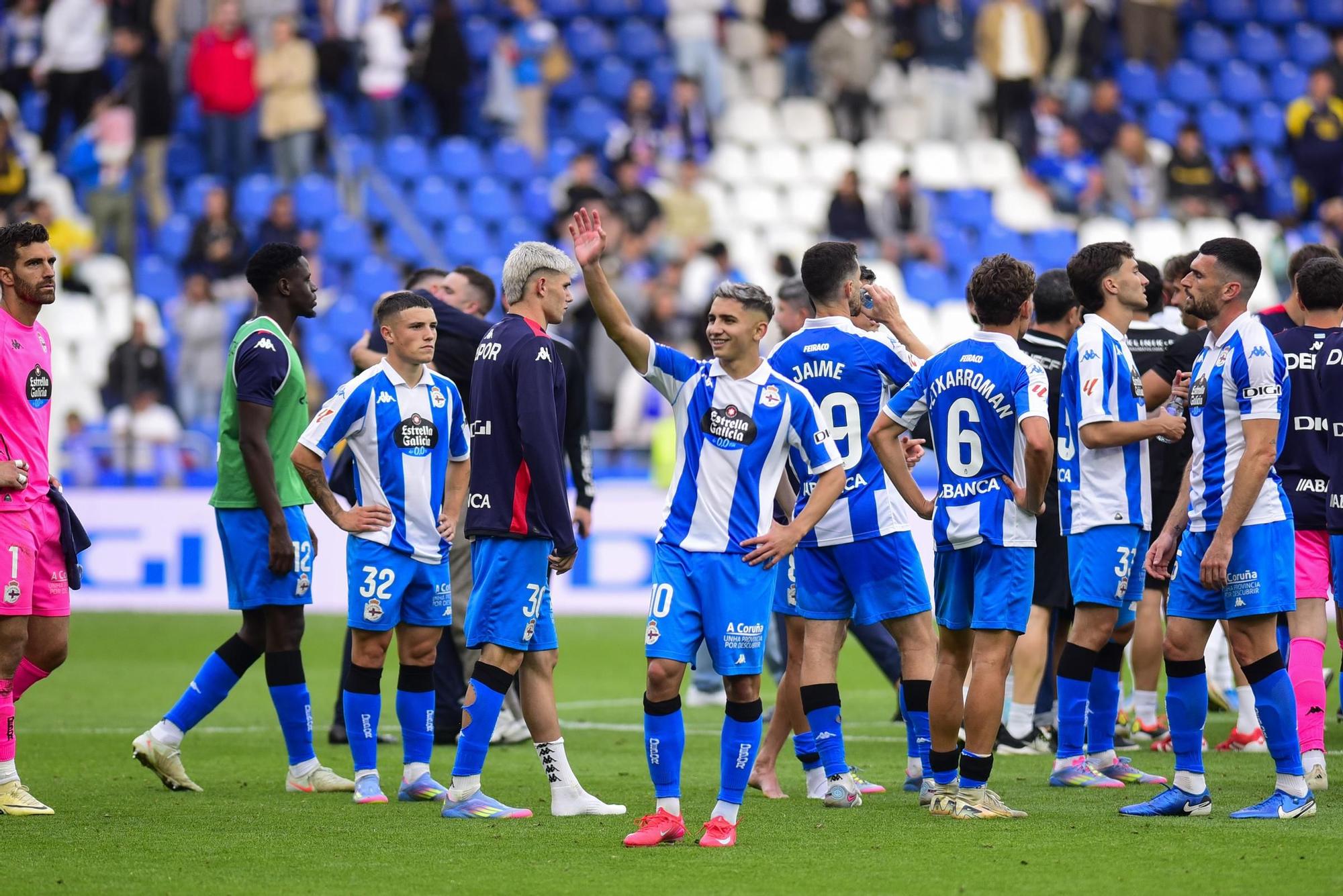 El Dépor cae goleado (0-4) por el Elche para cerrar la temporada 2025-25 en Riazor