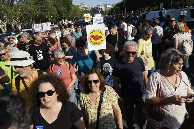 Así ha sido la manifestación contra la ampliación del Puerto de València