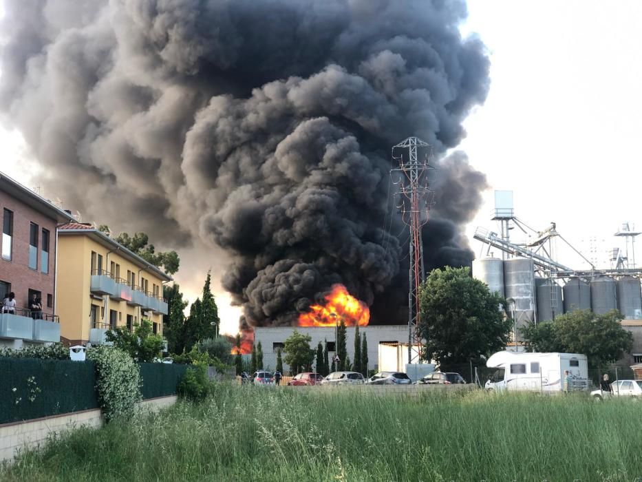 Incendi en una empresa de Sarrià de Ter