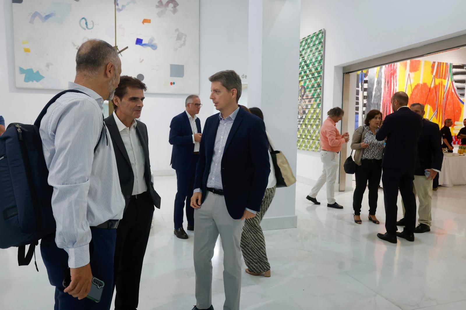 Llegada de los asistentes a la segunda edición del Foro de Energía en la Comunitat Valenciana