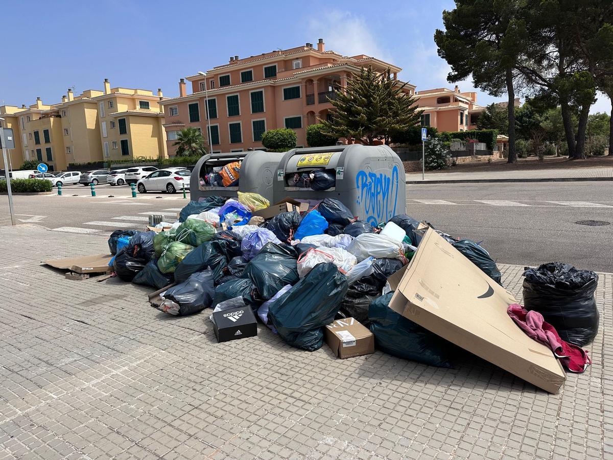 Acumulación de basuras en Llucmajor, una imagen que el Ayuntamiento pretende eliminar con el nuevo contrato.