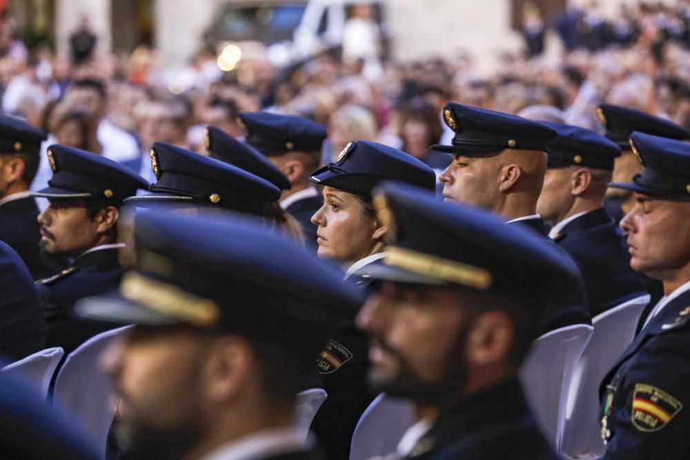 La Policía Nacional rinde homenaje  a las mujeres en su fiesta
