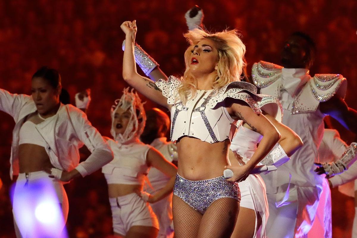 Lady Gaga durante la final de la Super Bowl 2017