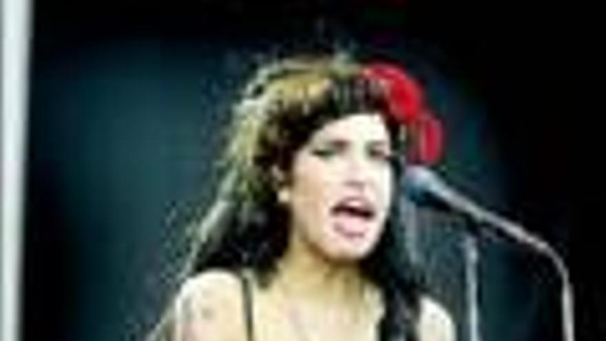 Amy Winehouse: Hospitalizada por problemas respiratorios