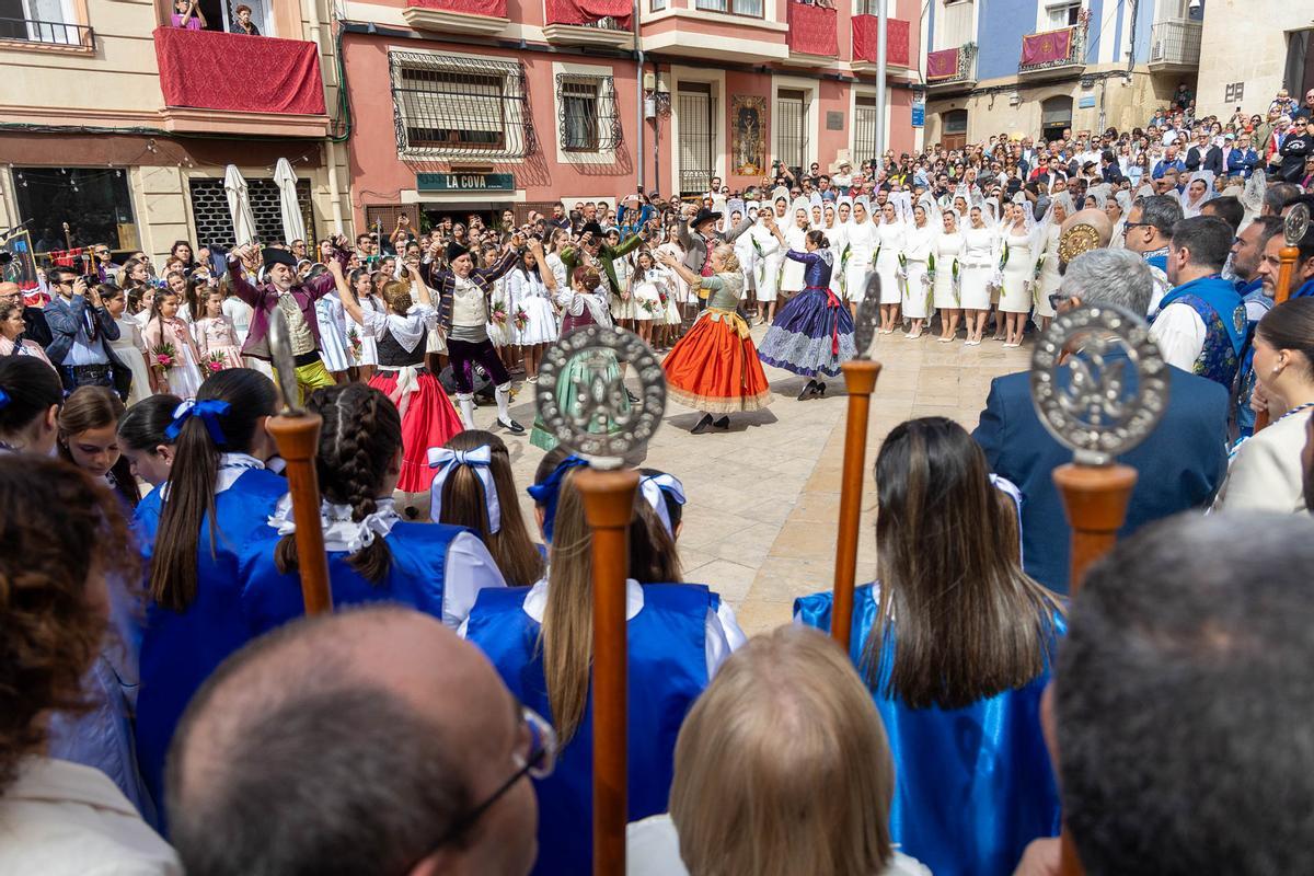 El Domingo de Resurreccion llena de luz las calles de Alicante