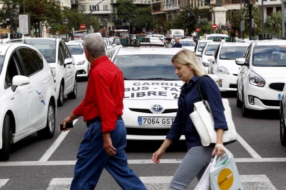 Protesta de taxistas en Valencia contra el TTIP