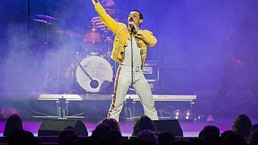 Cientos de zamoranos vibran en el Ramos con la inmortal música de Queen