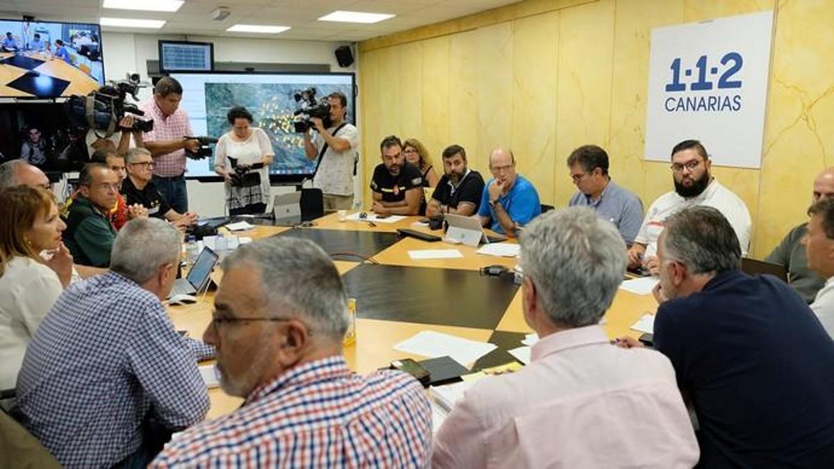 Rueda de prensa para informar de la evolución del incendio de la Cumbre Rueda de prensa para informar de la evolución del incendio de la Cumbre