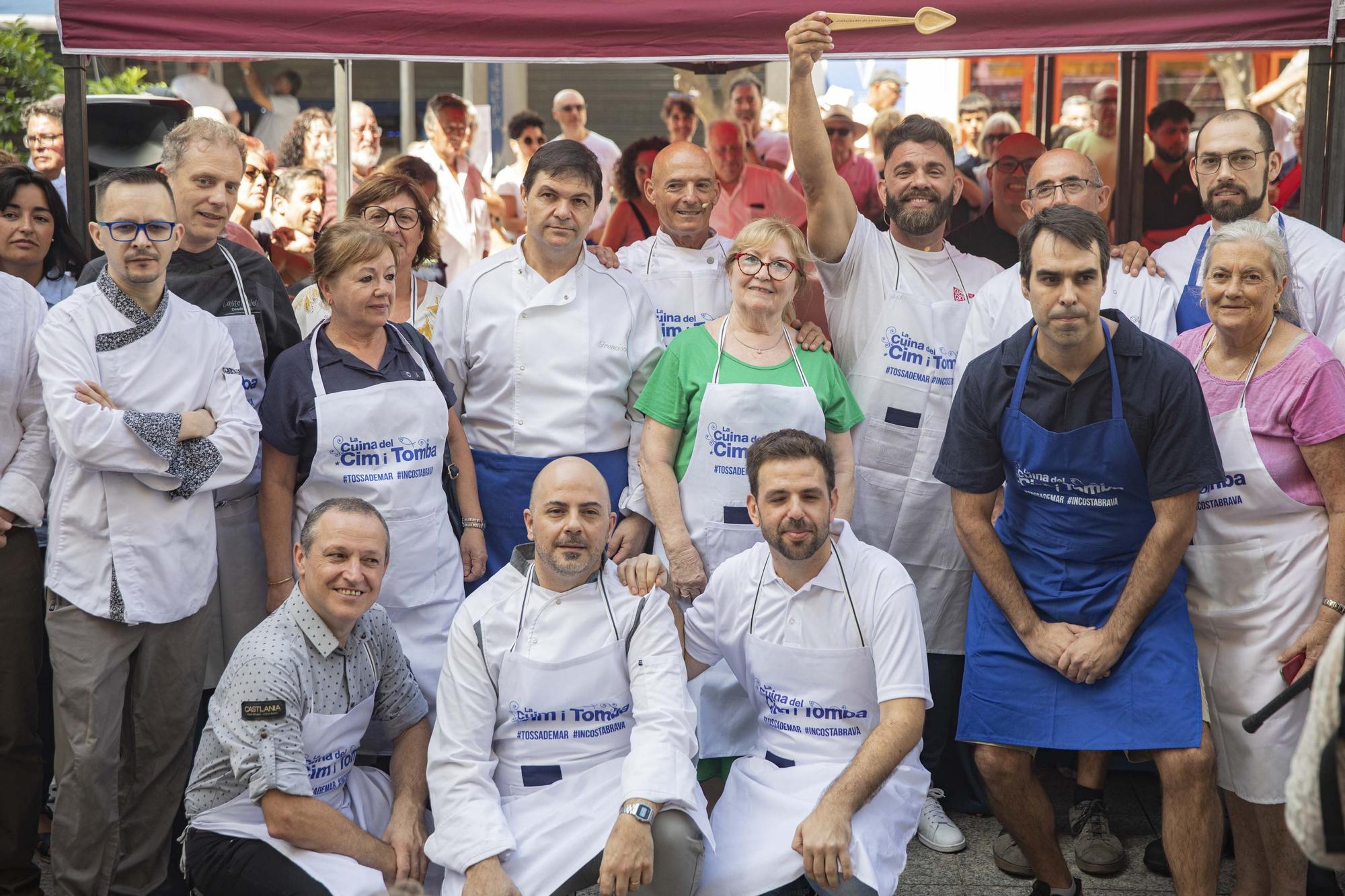 Marc Ribas cuina un "Cim i Tomba", el plat tradicional de Tossa de Mar, enmig del poble