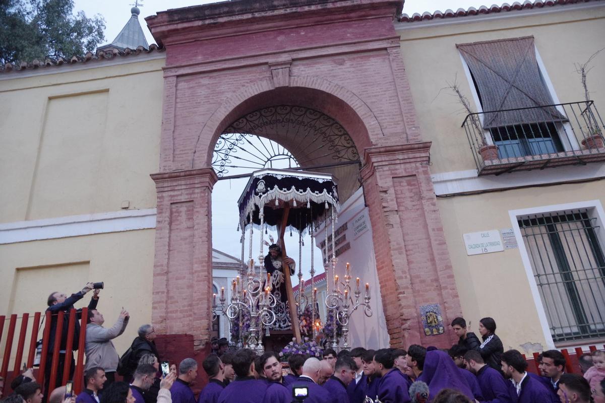 Procesión de Jesús Nazareno de la Llaga en el Hombro, en imágenes