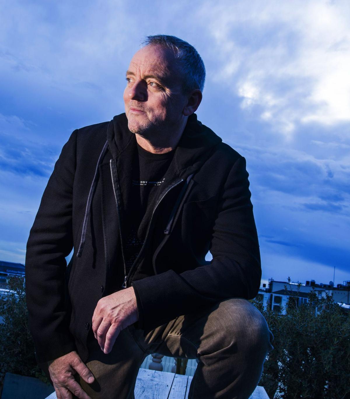 Dennis Lehane: "Ara la gent prefereix el relatabans que la veritat" Dennis Lehane: "Ara la gent prefereix el relatabans que la veritat"