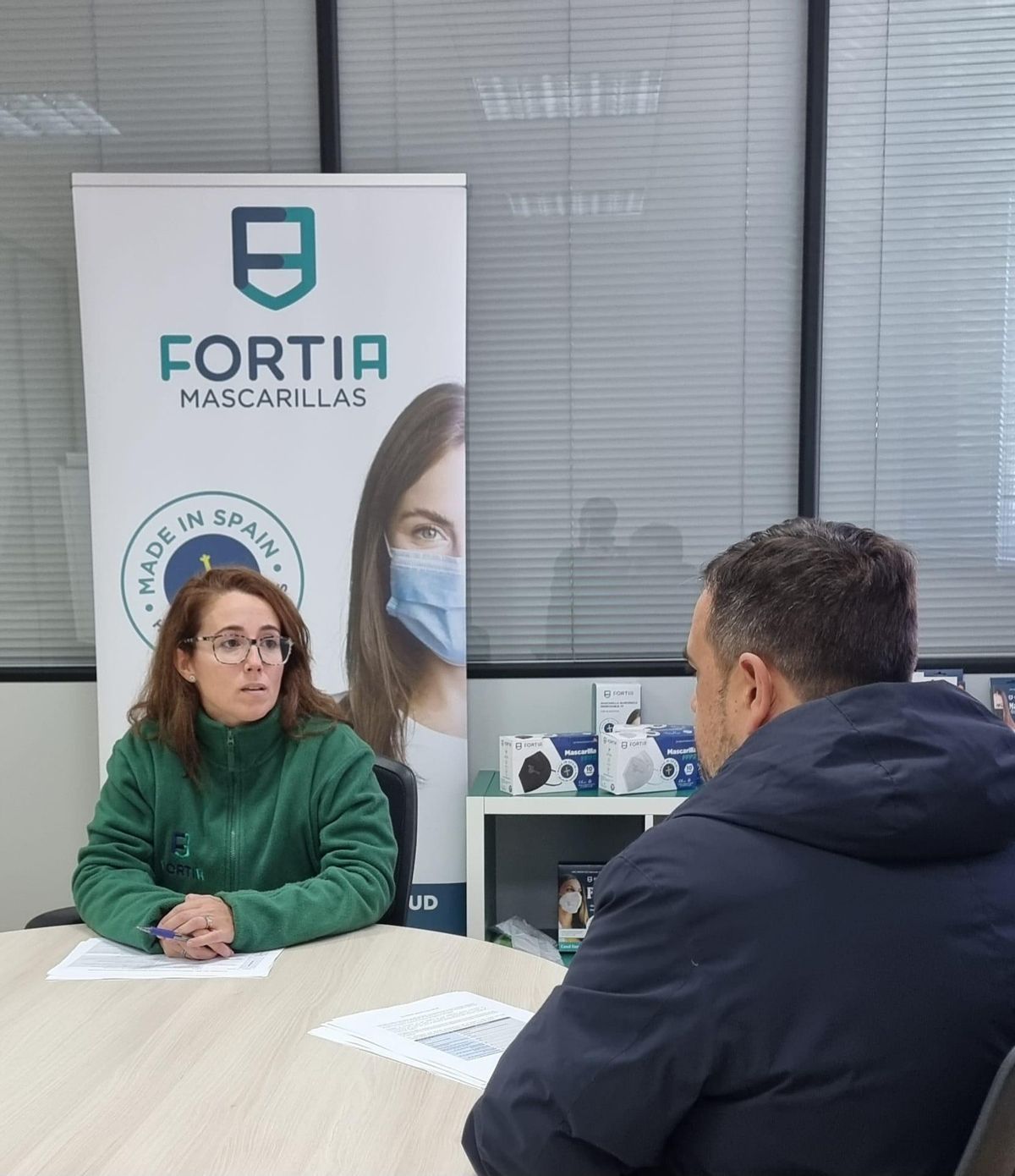 La reunión en la que Álvaro Rodríguez, representante de Fortia, comunica a Tatiana Valledor, delegada de Personal, la decisión de la empresa.